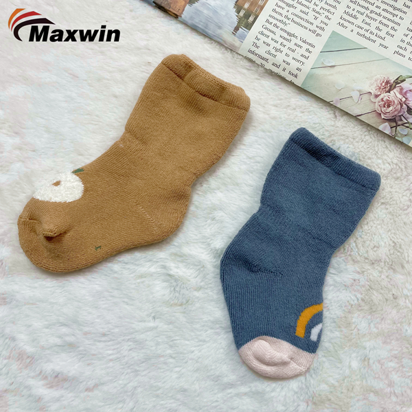 Chaussettes bébé en tissu éponge de qualité douce avec manchette et housse confortables - Ensemble pour garçons 2