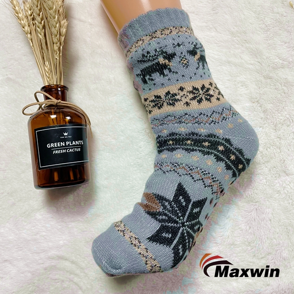 Ladies Home Socks with Nordic Design S nowflake and Sherpa Lining Cabin Socks -3