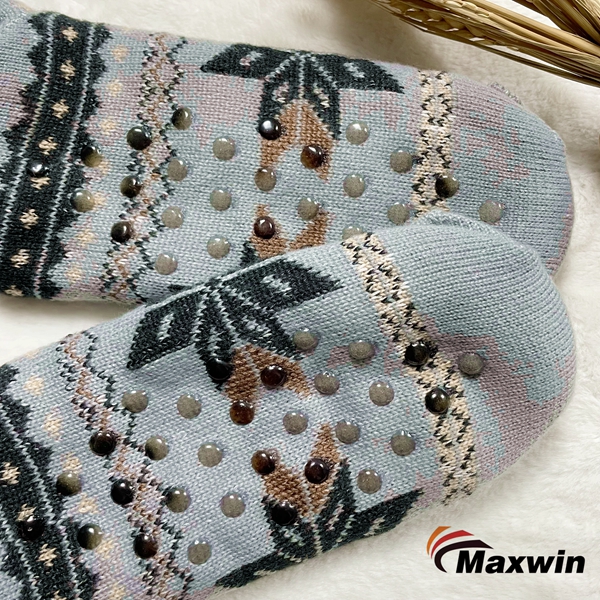 Mga Ladies Home Socks nga adunay Nordic Design S nowflake ug Sherpa Lining Cabin Socks -4