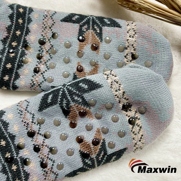 Ladies Home Socks with Nordic Design S nowflake and Sherpa Lining Cabin Socks -4